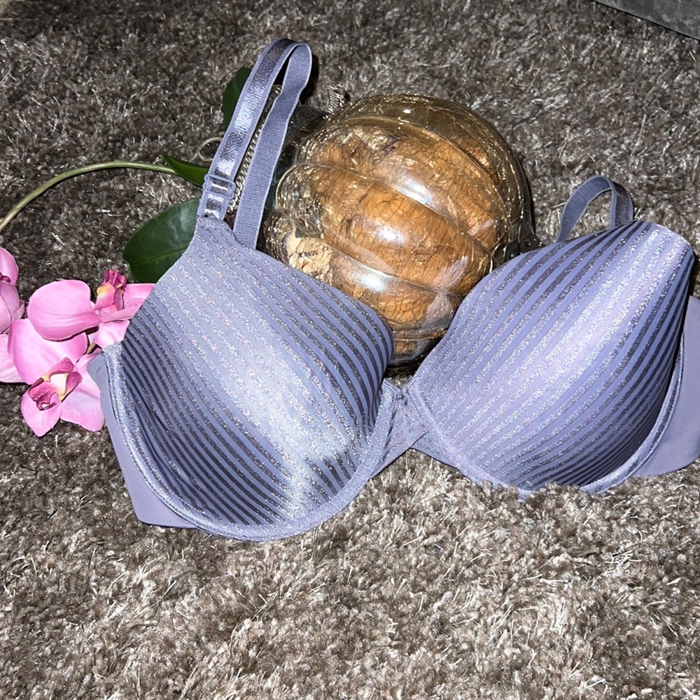 Blissful Benefits by Warner’s Bra - Grey with Embossed Stripes Size 36DD/E